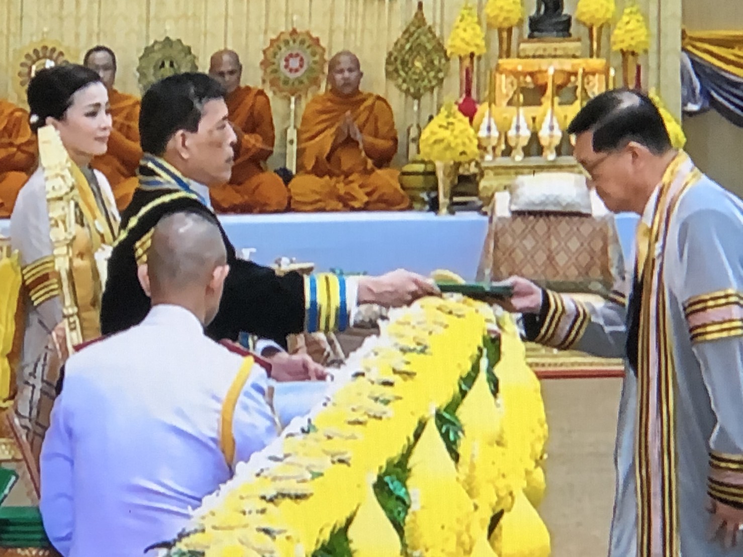 "ดร.สมโพชน์" คว้า! ดุษฎีบัณฑิตกิตติมศักดิ์