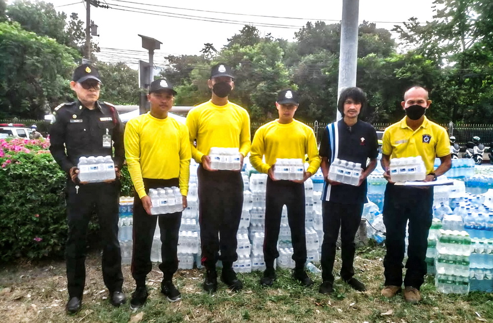 กรุงไทย-แอกซ่า ประกันชีวิต ร่วมปันน้ำใจ มอบน้ำดื่ม จำนวน 1,000 ขวด   
