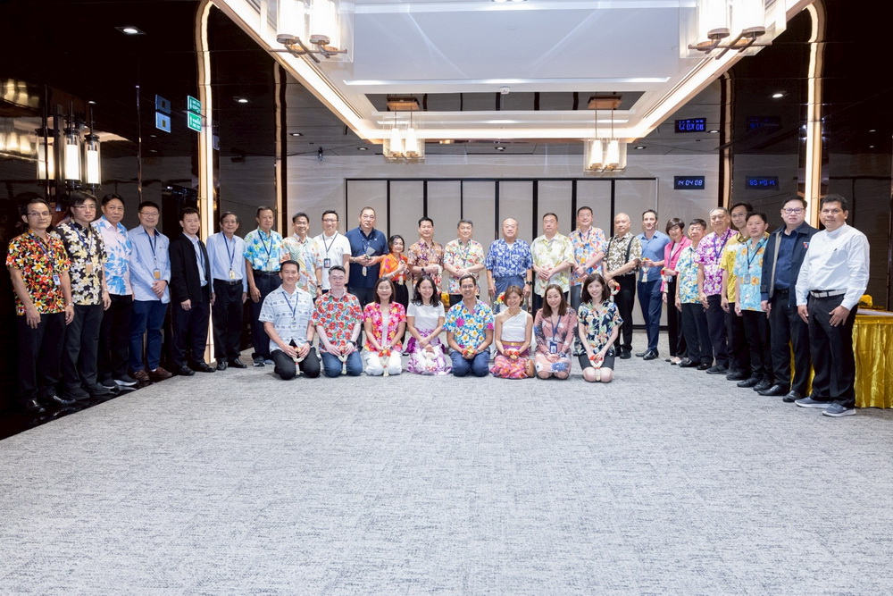 กลุ่มบริษัทบีทีเอส จัดพิธีรดน้ำขอพร "คีรี กาญจนพาสน์"   