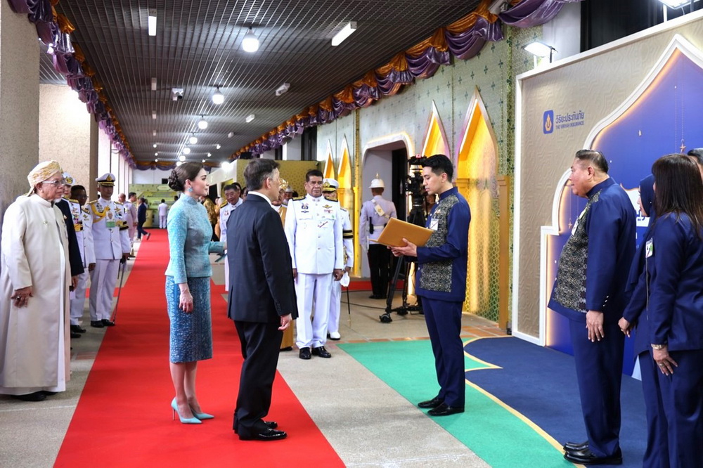 วิริยะประกันภัย ร่วมเฝ้าฯ รับเสด็จในหลวงและพระราชินี     